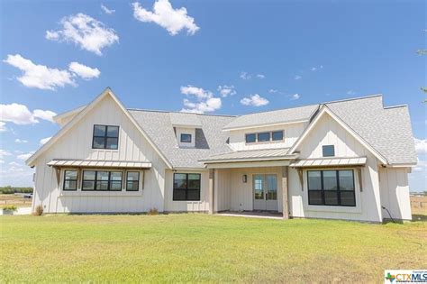 homes for sale in shiner tx.